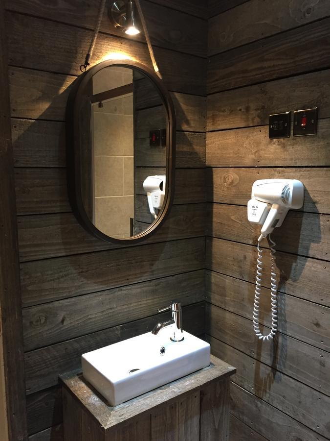 Tilted Wig Otel Warwick  Dış mekan fotoğraf